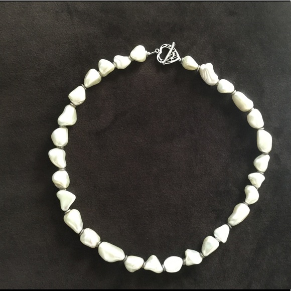 20 Inch Freshwater Pearl Necklace - Picture 2 of 5